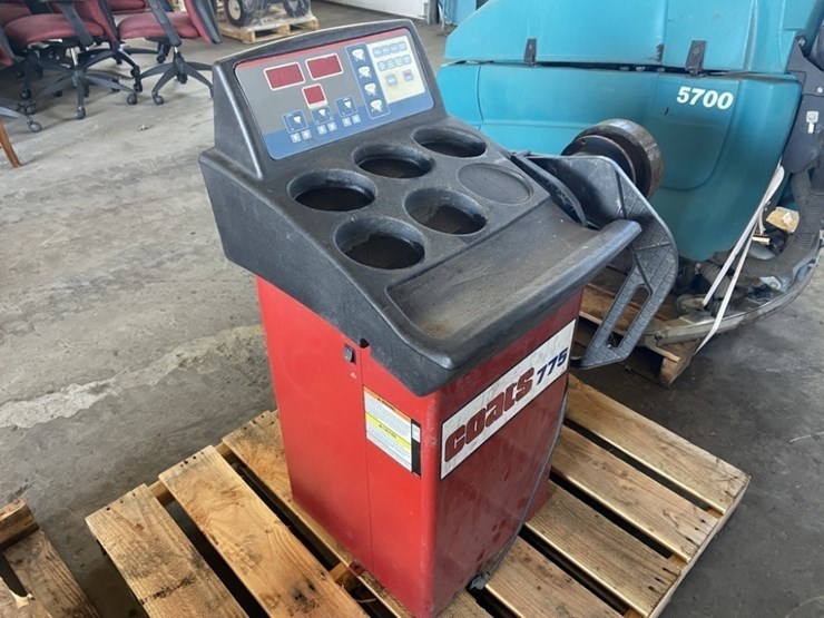 2014-coats-775-wheel-balancer-image-1