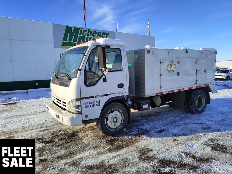 2007-gmc-w5500-image-1