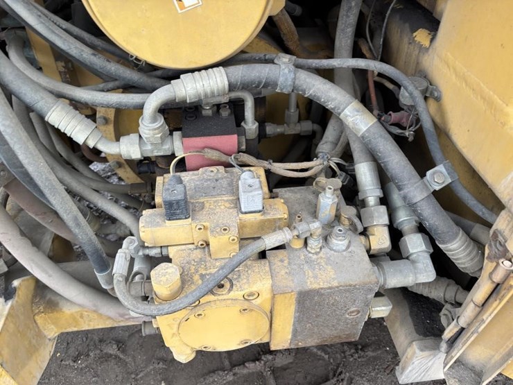 caterpillar-cb-434c-image-31