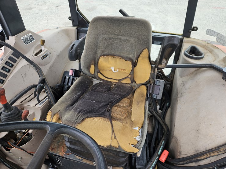 2008-kubota-m7040-image-17