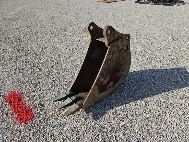 #203780-•-john-deere-backhoe-bucket-image-1