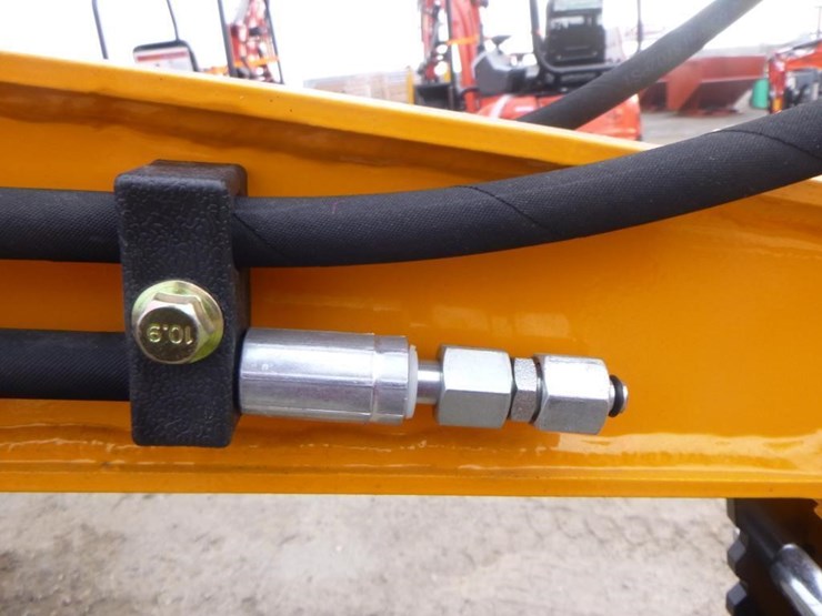 2025-vicsec-vc13c-hydraulic-excavator-image-13