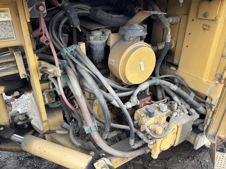 caterpillar-cb-434c-image-30