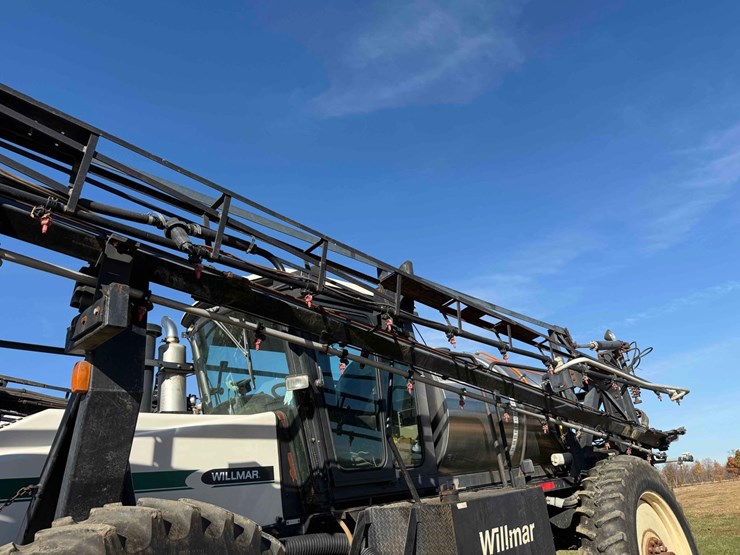 willmar-8400-sprayer-image-32