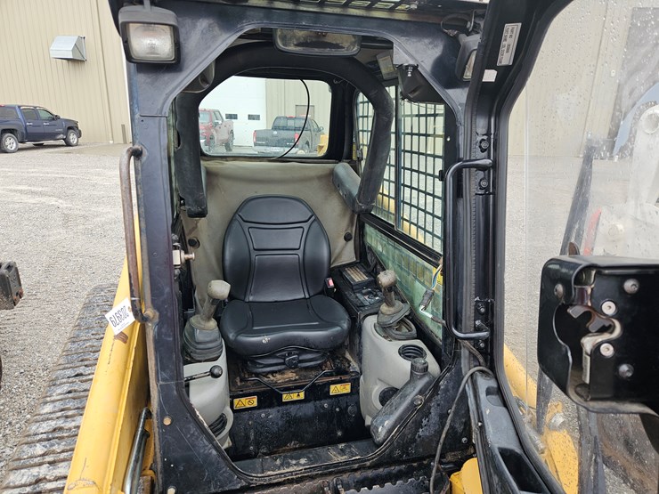 2004-caterpillar-277b-image-7