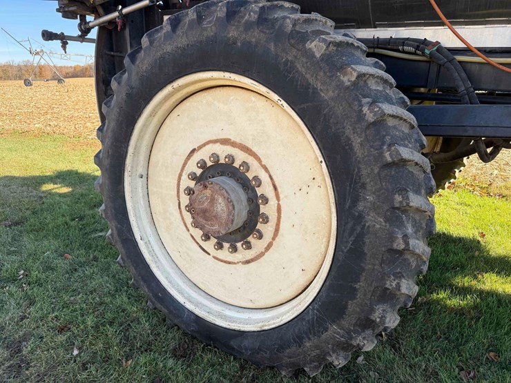 willmar-8400-sprayer-image-9