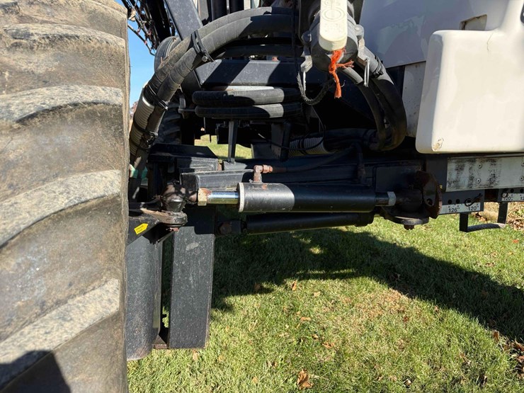 willmar-8400-sprayer-image-27