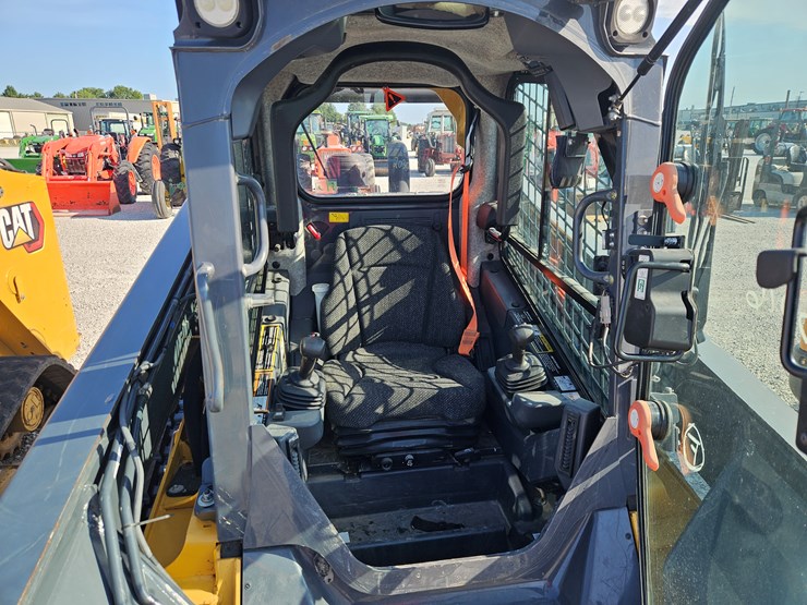 2018-deere-331g-image-7