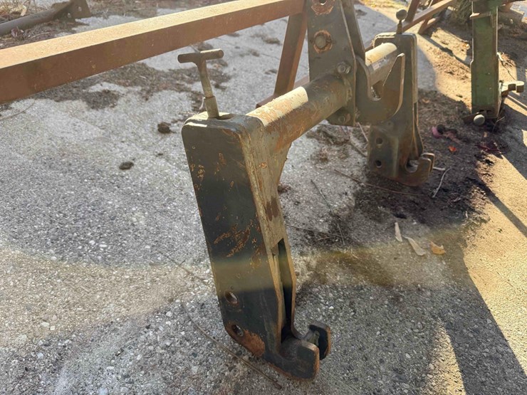 white-quick-hitch-image-6