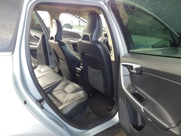 2013-volvo-xc60-image-8