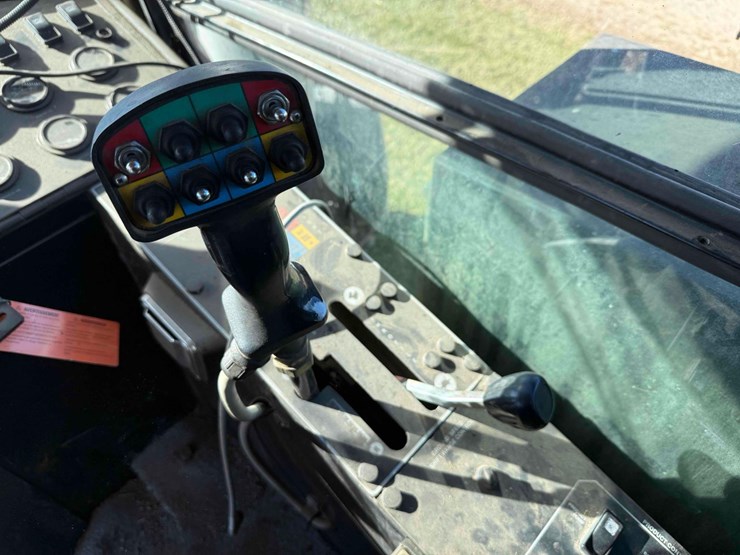 willmar-8400-sprayer-image-41