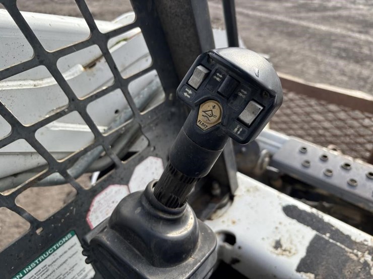 2012-bobcat-s175-image-22
