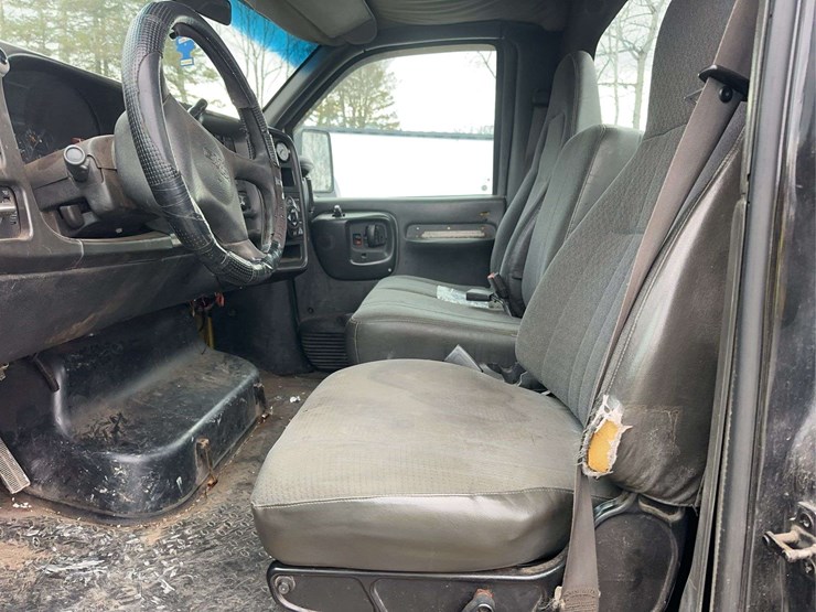 2005-gmc-topkick-c5500-image-19