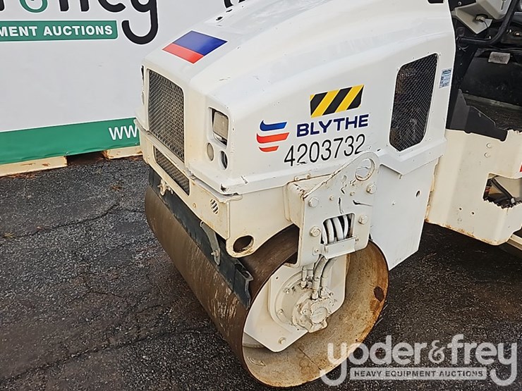 2014-caterpillar-cb24b-image-14