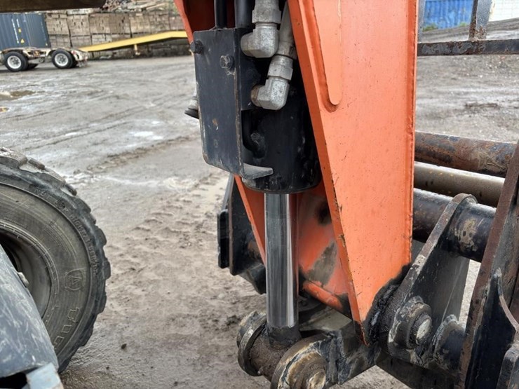 2013-jlg-g5-18a-image-13