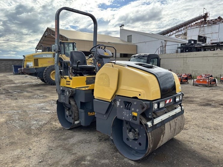 2015-dynapac-cc1200-image-2