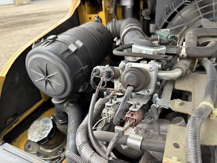 2021-caterpillar-gp30n-image-37