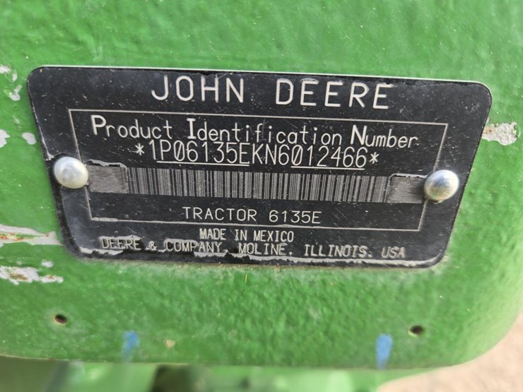 2022-john-deere-6135e-image-7