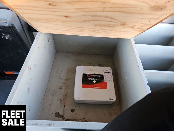 2005-freightliner-m2-106-image-28