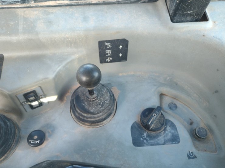 2004-caterpillar-d6r-xl-image-11