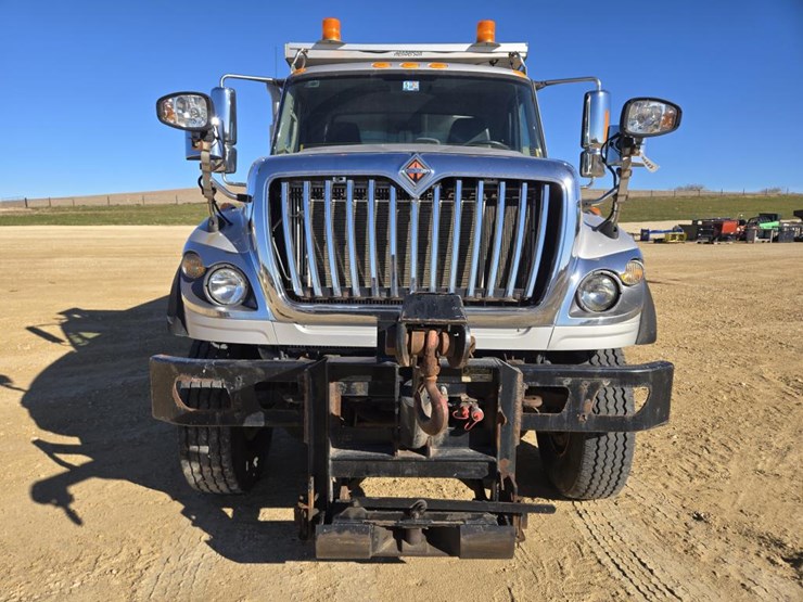 2014-international-7400-image-18