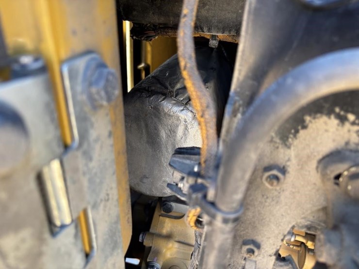 2022-caterpillar-303.5-image-46