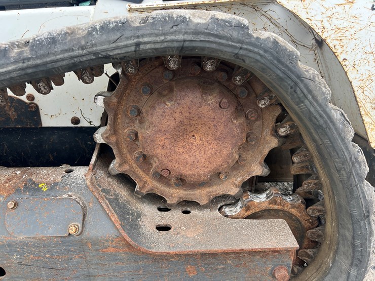 2020-bobcat-t595-image-21