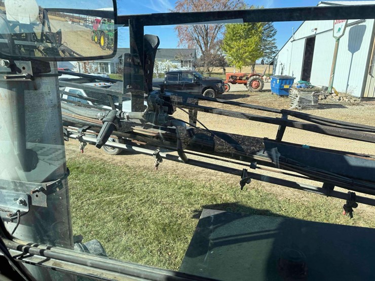 willmar-8400-sprayer-image-45