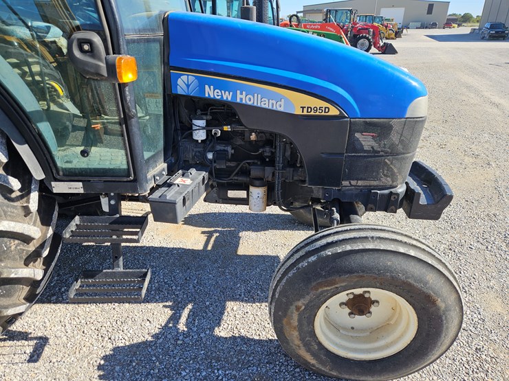 #203831-•-new-holland-td95-tractor-image-18