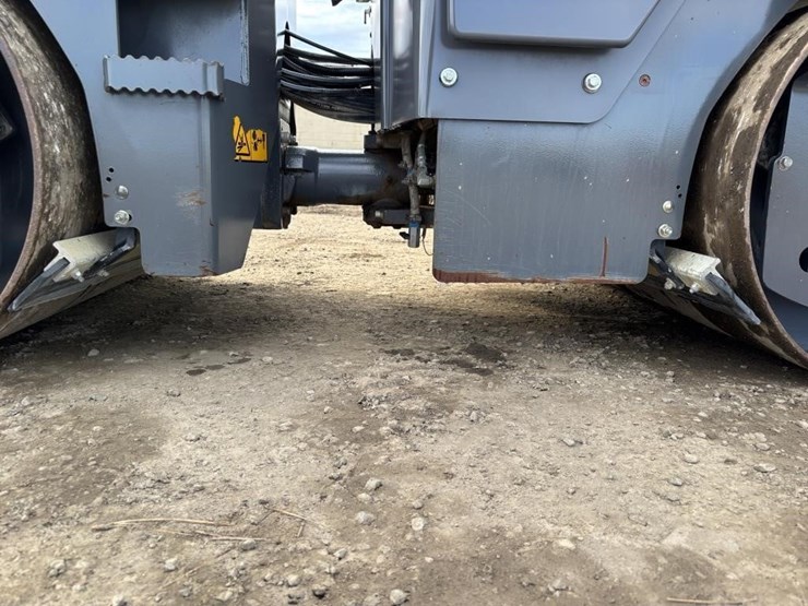 2015-dynapac-cc1200-image-12