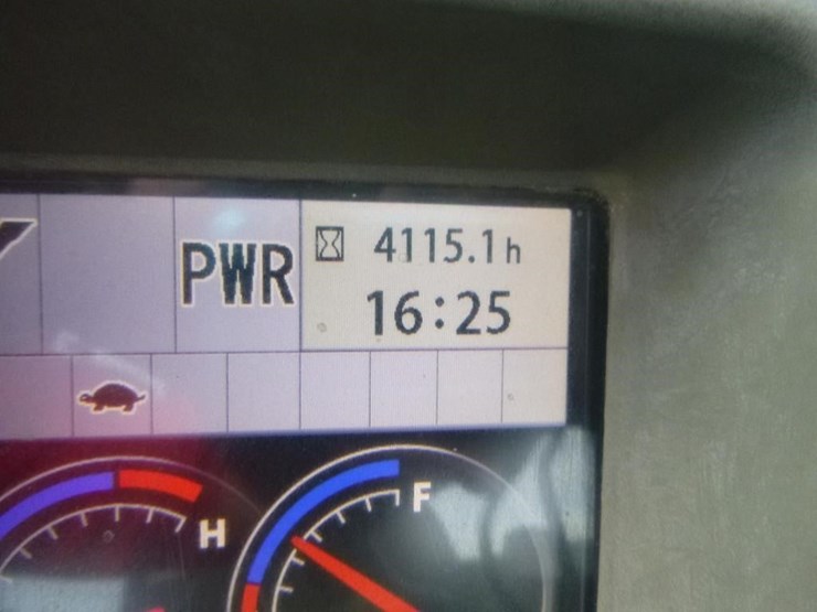 2016-deere-85g-image-41