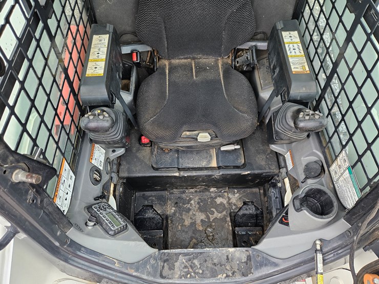 2022-bobcat-t770-image-9