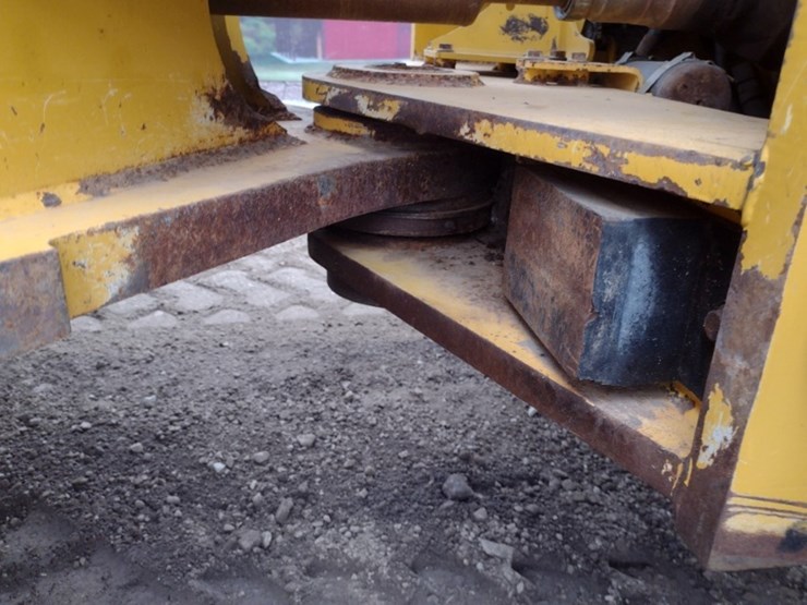 19-deere-824k-image-28