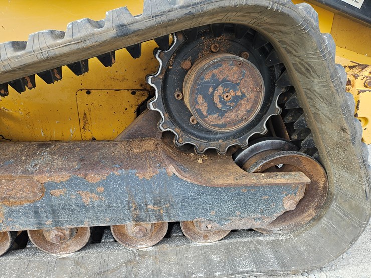 2010-deere-333d-image-15