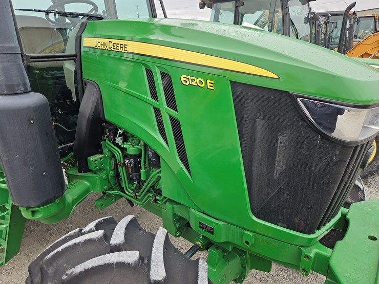 2017-john-deere-6120e-image-18