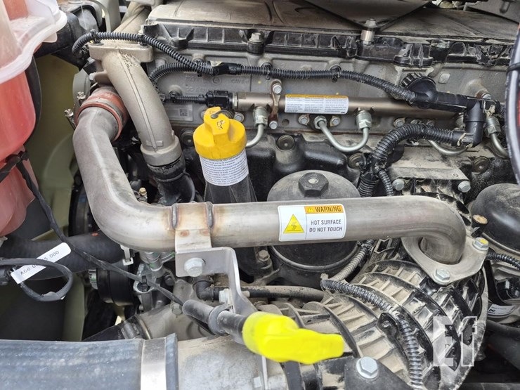 2018-freightliner-cascadia-116-image-28