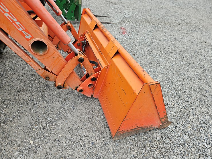 2016-kubota-m135gx-image-6