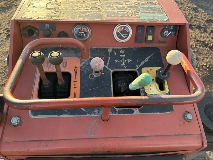 2006-ditch-witch-sk650-image-24