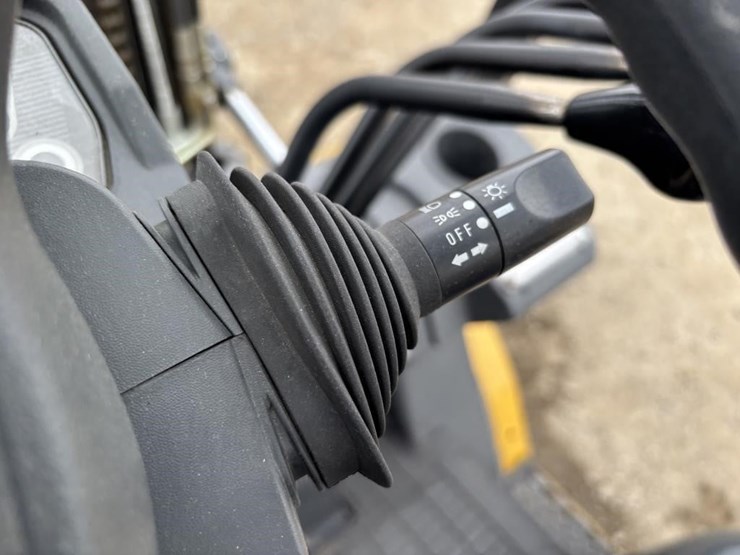 2021-caterpillar-gp30n-image-24