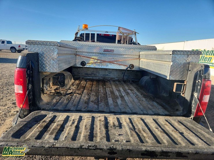 2013-chevrolet-silverado-2500hd-lt-image-25