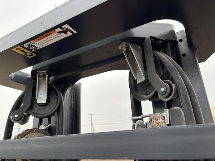 2021-caterpillar-gp30n-image-16