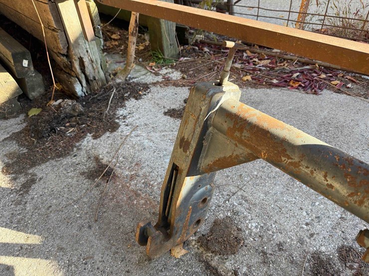 white-quick-hitch-image-5