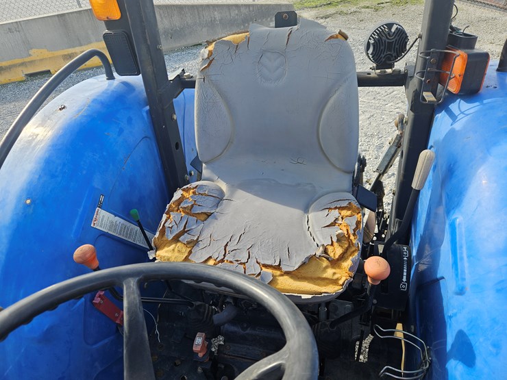 2011-new-holland-workmaster-55-image-8