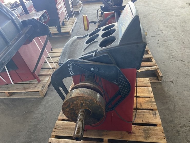 2014-coats-775-wheel-balancer-image-4