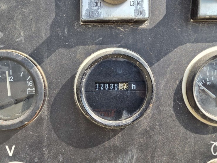 2015-caterpillar-xq30-image-12