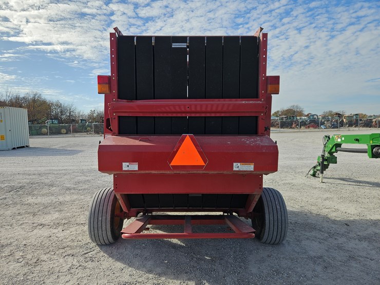 2012-new-holland-br7090-image-8