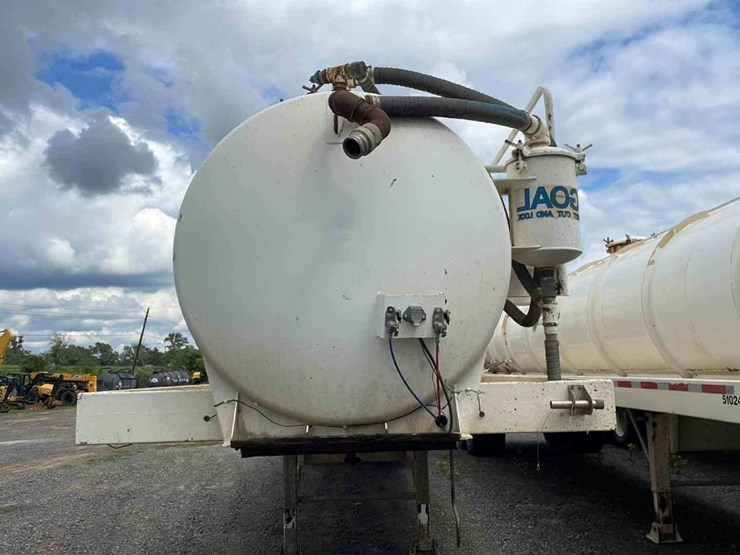2011-jack-county-130-bbl-vacuum-trailer-image-2