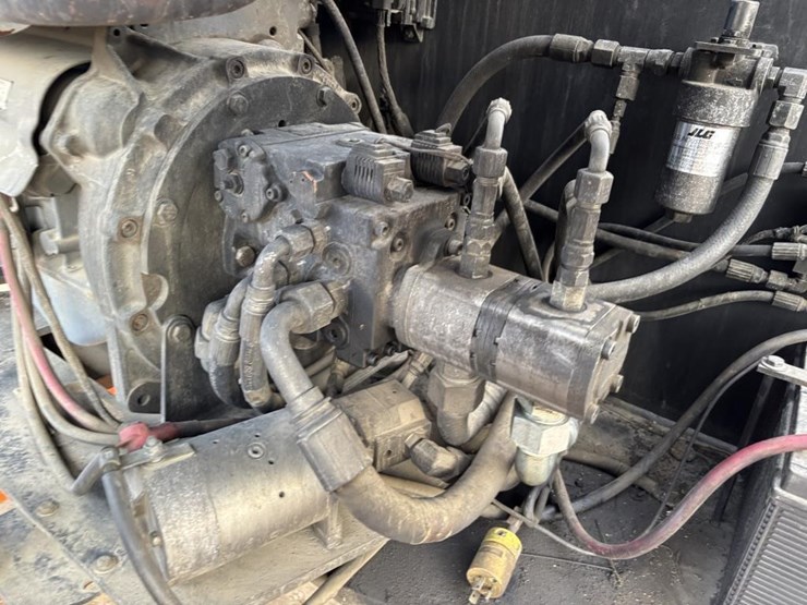 2013-jlg-400s-image-32