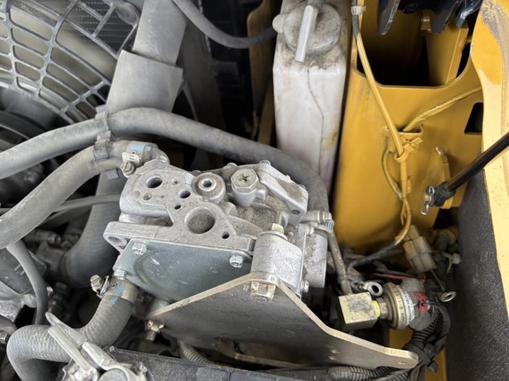 2021-caterpillar-gp30n-image-33