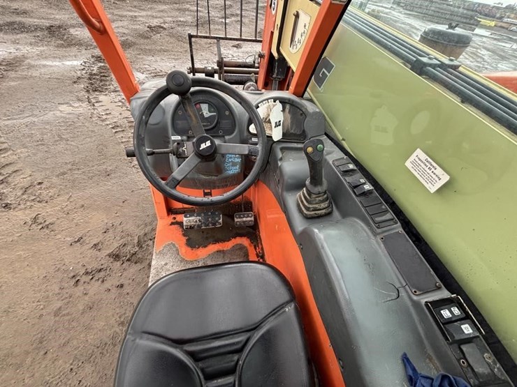 2013-jlg-g5-18a-image-23